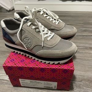 Tory Burch Sawtooth Logo Sneaker. Size 8.